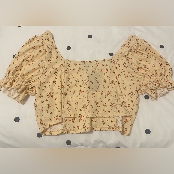 Wednesday’s Girl curve puff sleeve milkmaid ditsy floral crop top size 20 - Picture 3 of 4